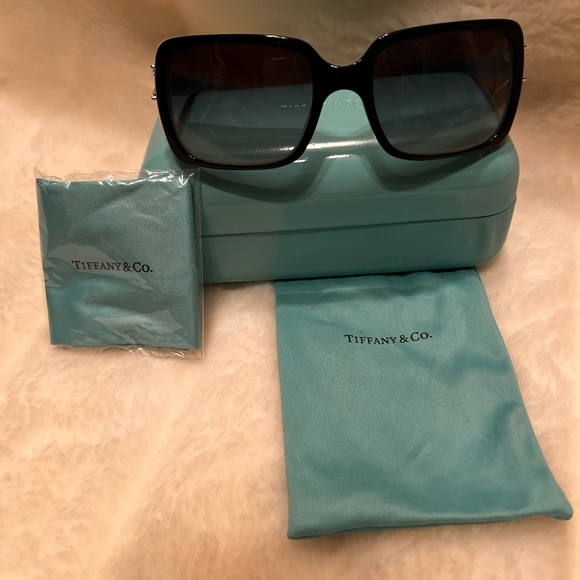 Authentic Tiffany Designer sunglasses with Swarovski Crystal - Picture 4 of 6